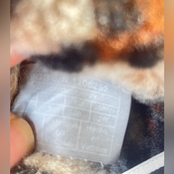 Cheetah Ugg Slippers Size:9 UGG
$30 $120 - Picture 7 of 7